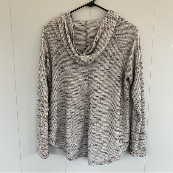 Light pullover hoodie - Picture 2 of 5